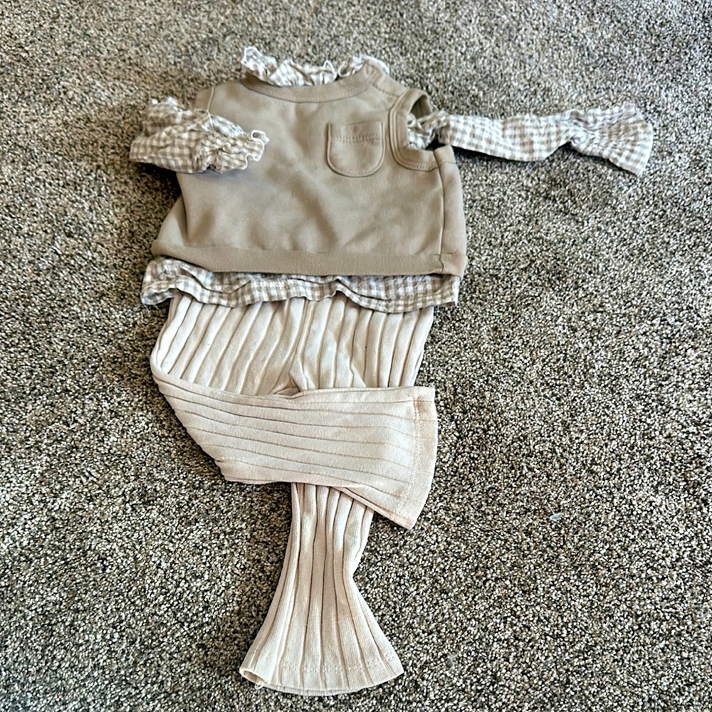 Stylish Beige Infant 3-Piece Outfit Set